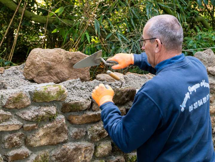 Entreprise qualifiée pour effectuer la rénovation de murs en pierre